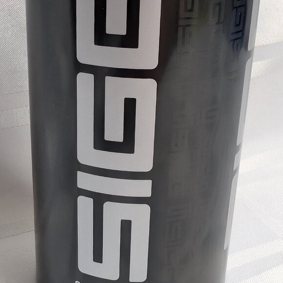 SIGG SWISS MADE METAL WATER BOTTLE SPORTS 0.6 LT BLACK AND WHITE LIDDED SPORTS - Picture 7 of 12